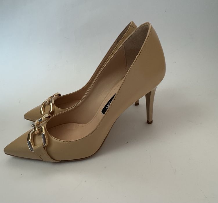 Обувки с ток nine west