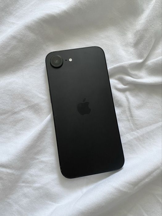 Продам Айфон 16е / iPhone 16e