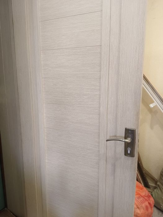 Продам дверь с коробкой