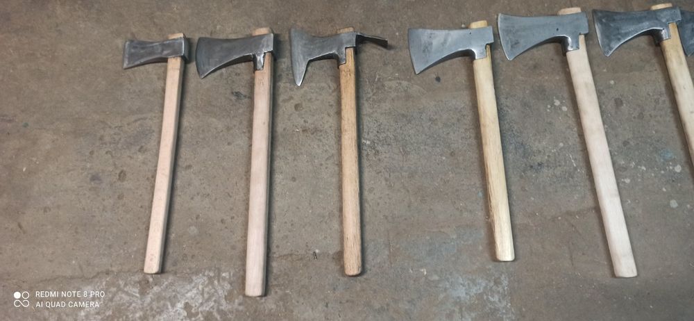 Брадви и Топори,Томахавки.