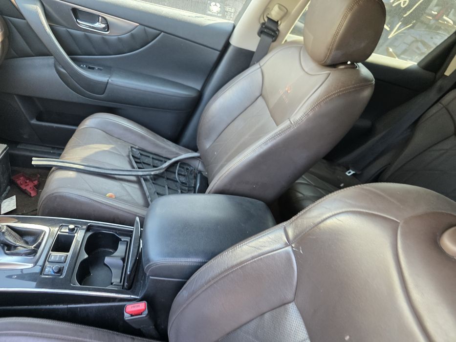 Infiniti fx35 продава се на части пали