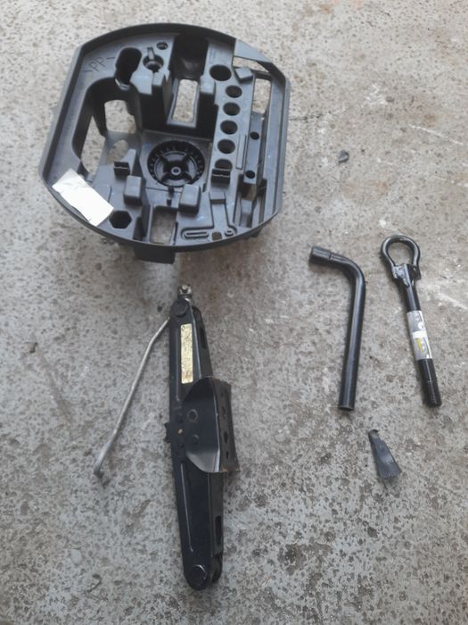 Suport Set Kit Pana Cric Chieie Roti Cui Tractare Renault Laguna III 3