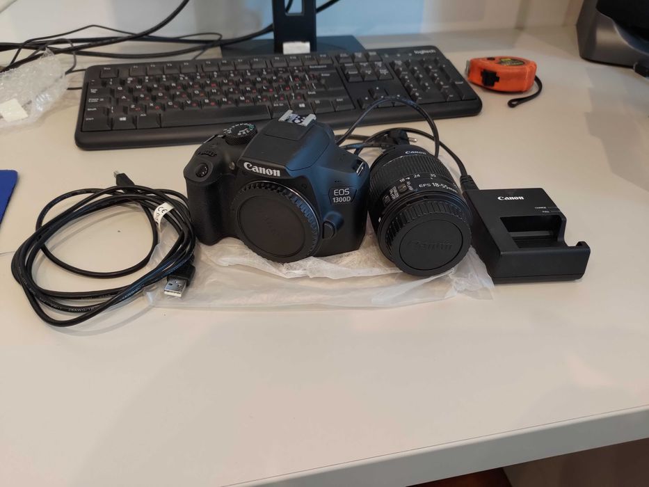 Фотоапарат Canon EOS 1300D без батерия