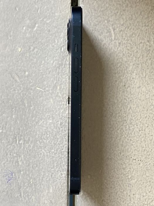 Продаю iPhone 13