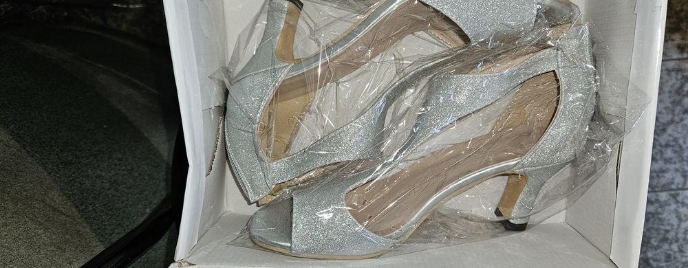 Продавам официални сандали сандали