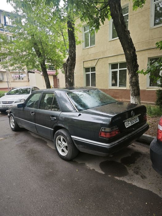 Mercedes-Benz E 220 1993 — 2