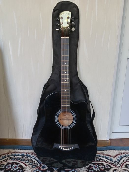 Музыкальный инструменты. Скрипка и гитара