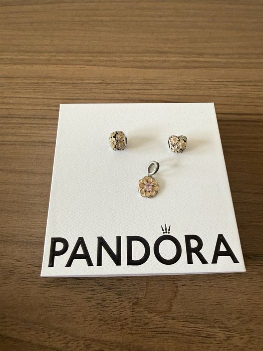 Висулки Pandora и гривни Pandora