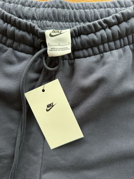 Мъжки,памучни тъмно сини къси панталонки Nike с бродирано лого и надпис