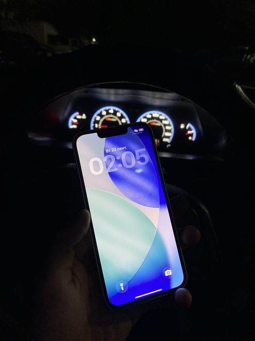 Айфон 13 В хорошем состояний