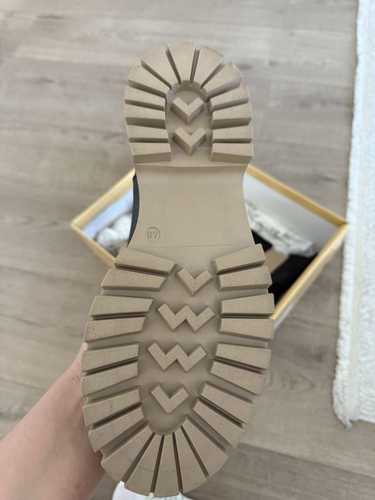 Продам демисезонные ботинки челси