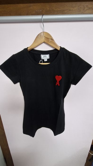 Tricouri de damă diferite dimensiuni ,modele si culori