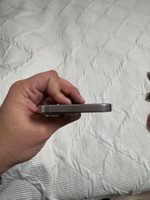 Срочно iPhone 16 pro max продам