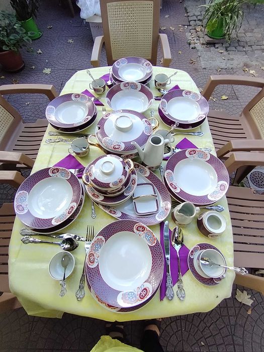 НОВ Сервиз за хранене