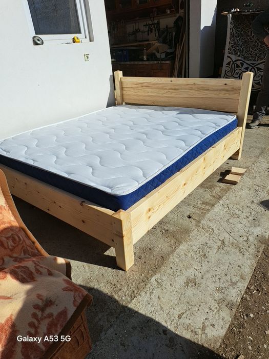 Pat din lemn masiv de vanzare