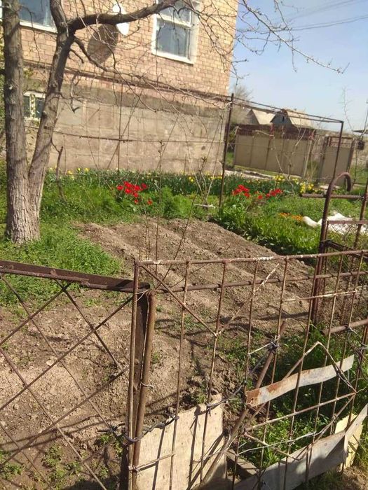 Продается земельный участок с жилым домом