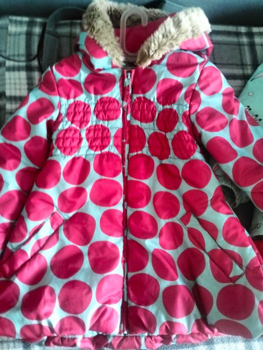 Продам верхнюю одежду для девочки