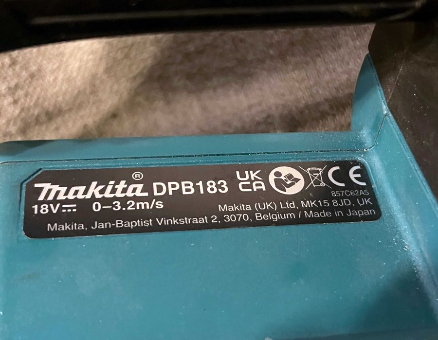 Fierastrau cu banda Makita DPB183 18V LXT profesional