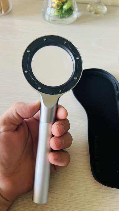 Lupa cu  iluminare led
