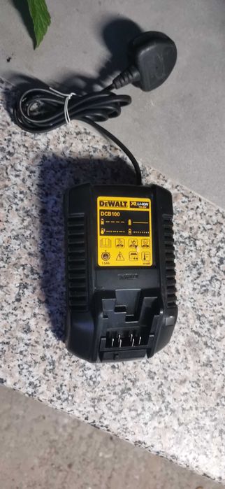 Incarcator /Charger Dewalt DCB100