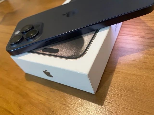 iPhone 15 Pro Max black titanium