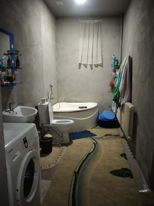 Уй сотилади хамма шароити бор газ,сув,свет, wi-fi.