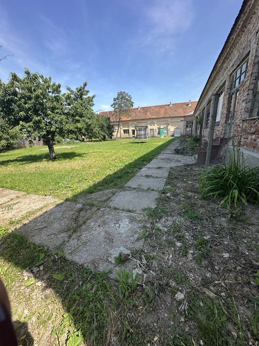 Casa mare 600 mp utili pe teren de 1800 mp