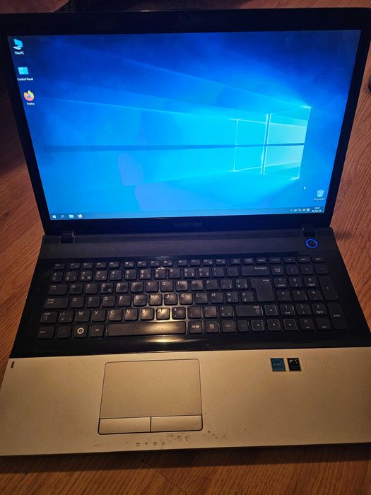 Vand laptop de buget,pentru nepretentiosi