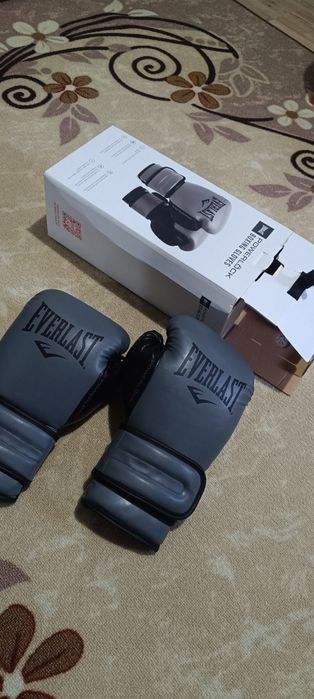 Боксови ръкавици