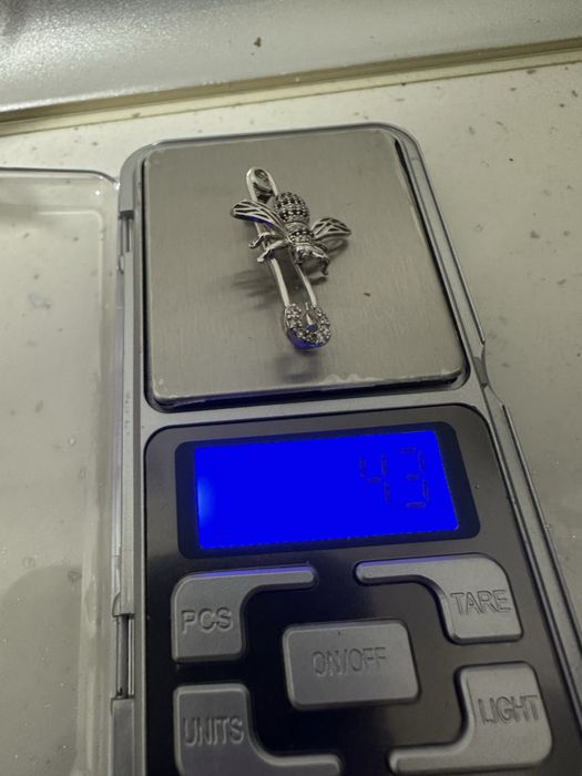 Broșă din argint cu diamante naturale 0,36 ct