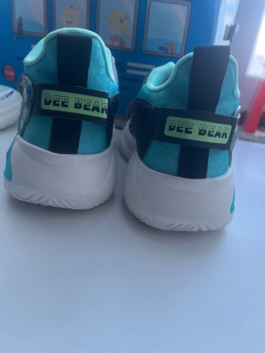 Кроссовки для мальчиков и девочек