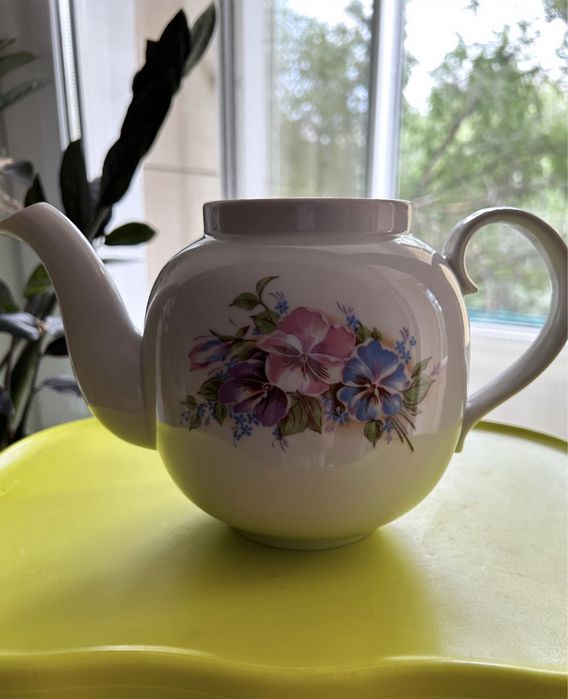 Чайник фарфоровый