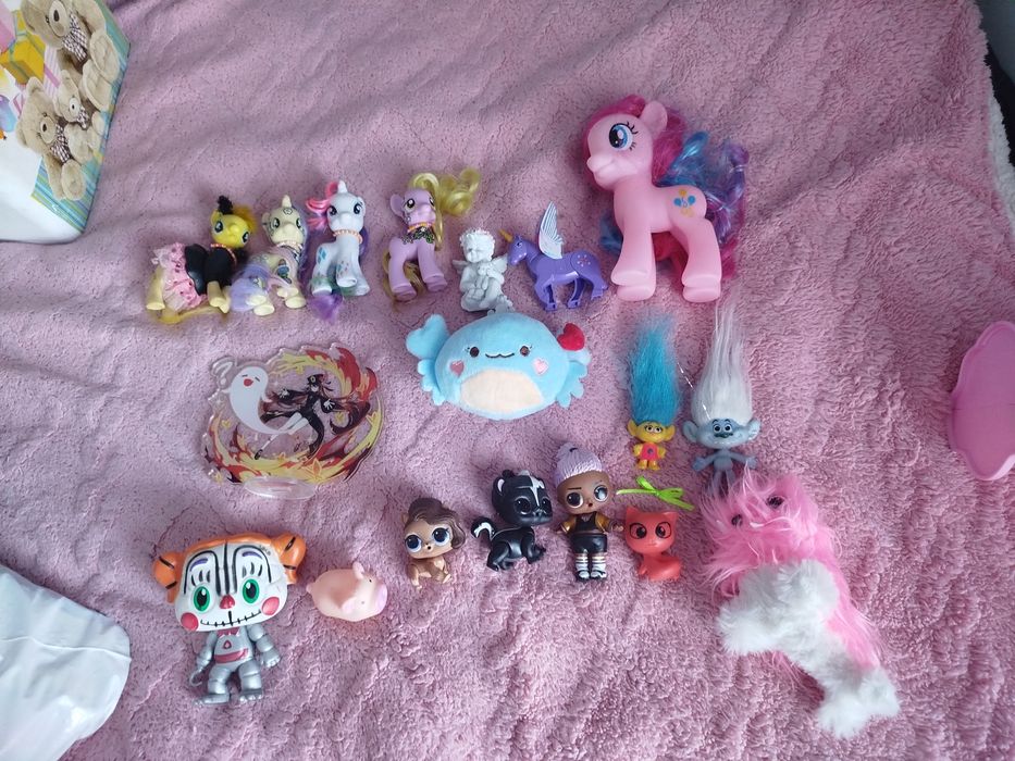 Фигурки и игрушки