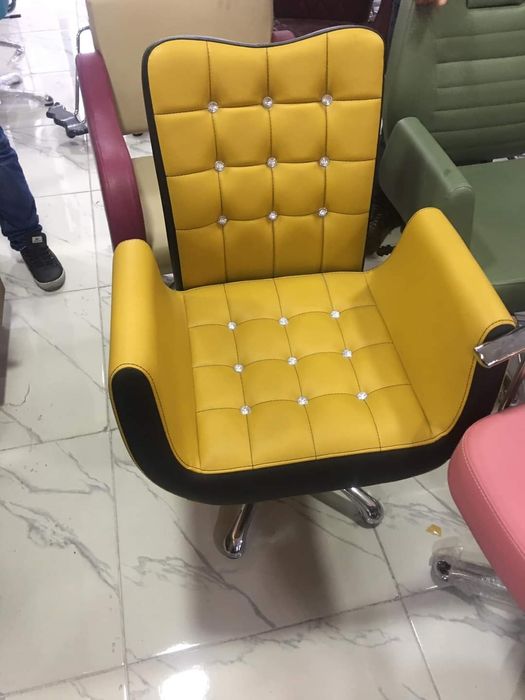 Хидравлични фризьорски столове на специални цени