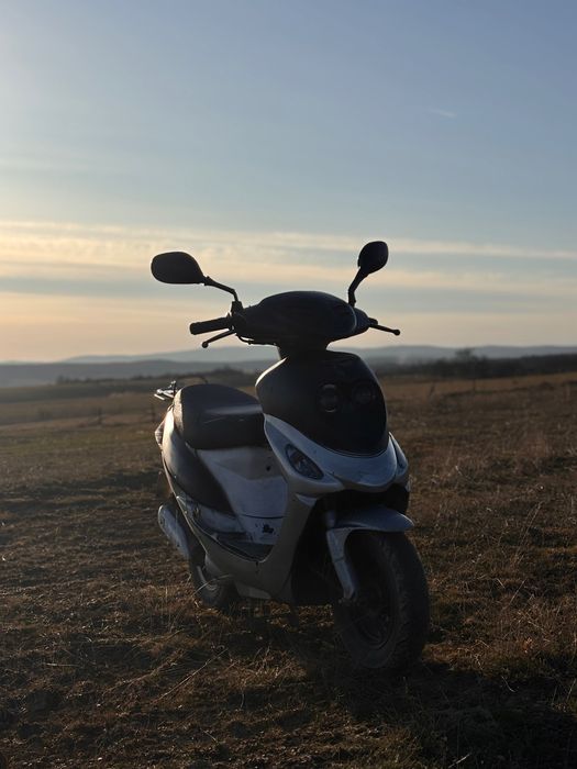 Vand scuter de 49cc
