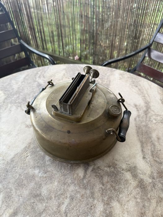 Lampa alama pe benzina din secolul XX camping de colectie deco