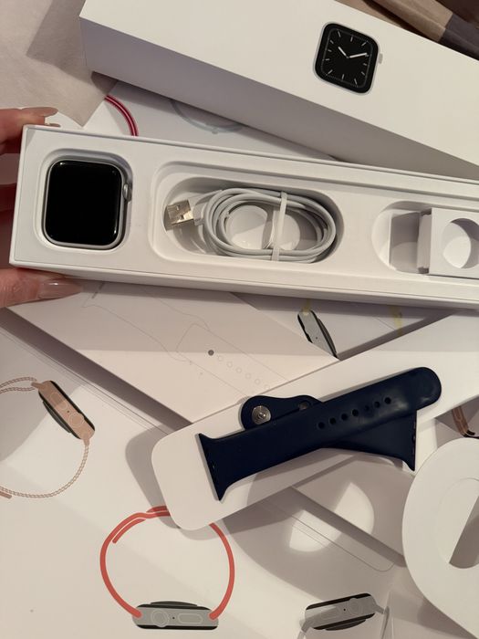 Vând Apple Watch Series 5 – 44 mm (Cellular)
