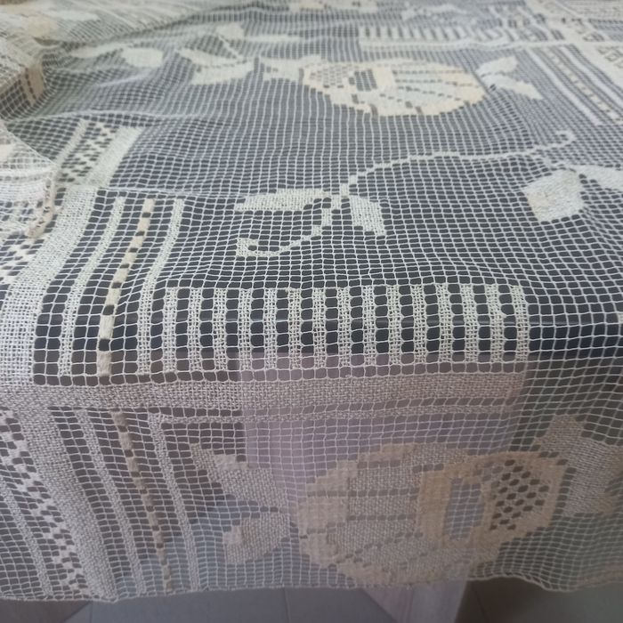 Плетена покривка за маса