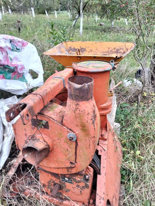 Vând moara după tractor