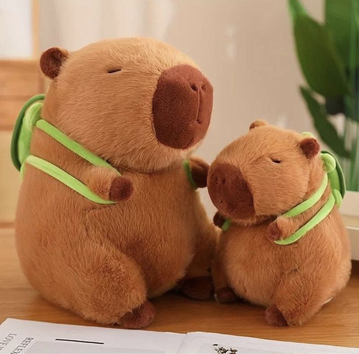 Плюшена играчка Капибара с раничка Костенурка, 40см