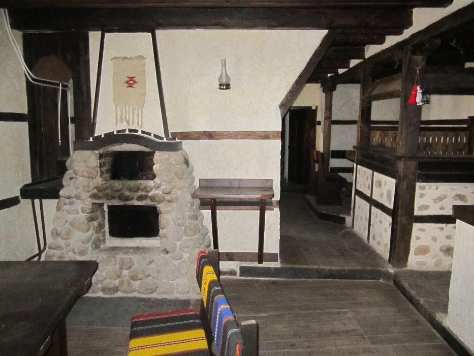 Дава се под наем Заведение в Банско - 200 кв.м за 1000 € - Снимка #2