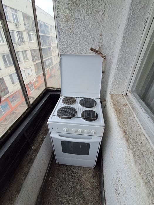 Давам под наем  обзаведен тристаен апартамент в гр.Сливница.