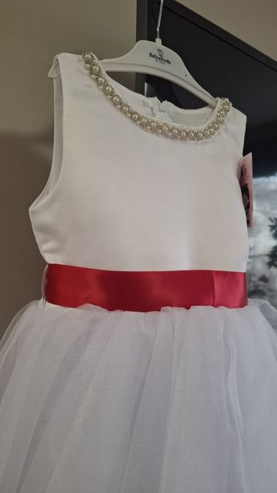 Красивое белое платье для девочки 3,4,5 лет