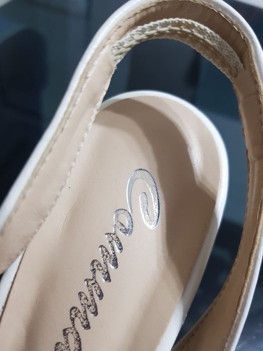 Белые  Босоножки