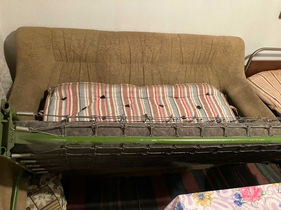 диван-спалня и легло на пружина