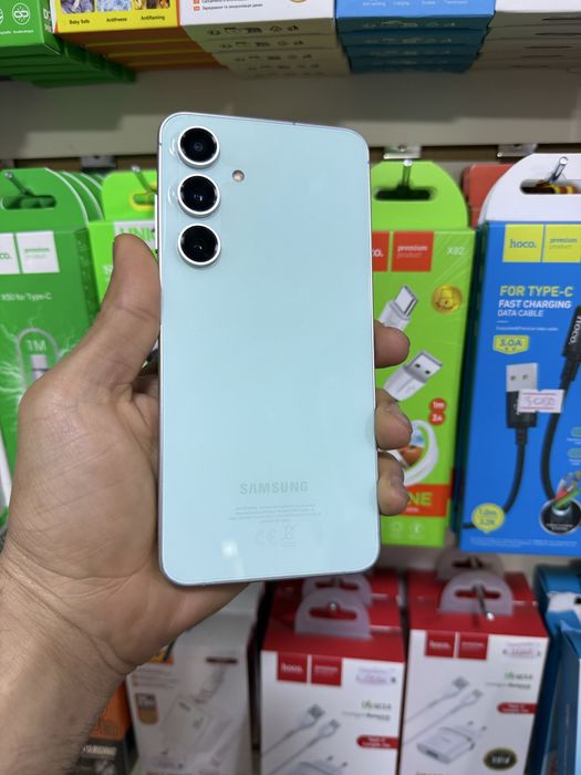 Samsung s24 fe 256 почти новы