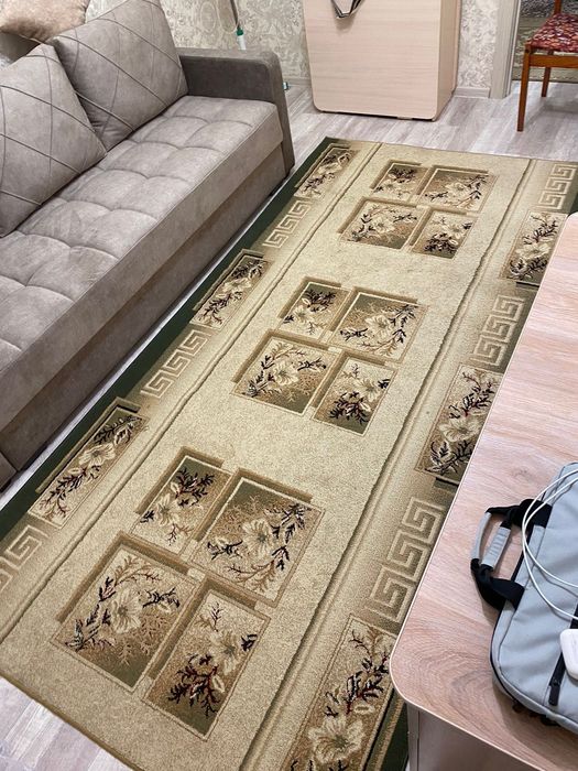 Продам ковёр полушерстяннойй