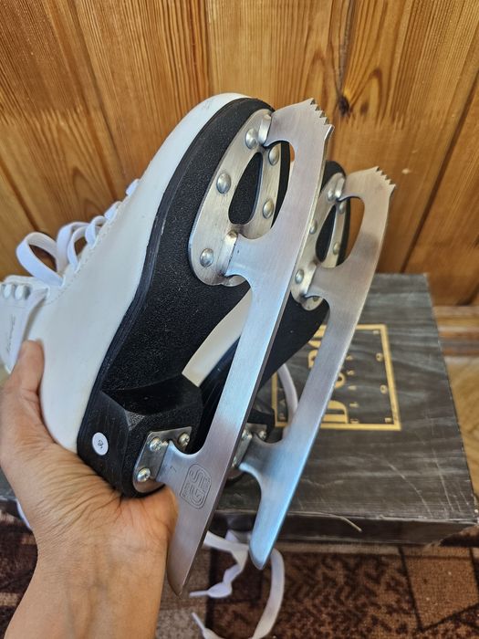 Продам коньки детские