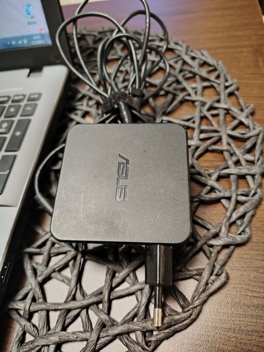 Лаптоп Asus X550V
