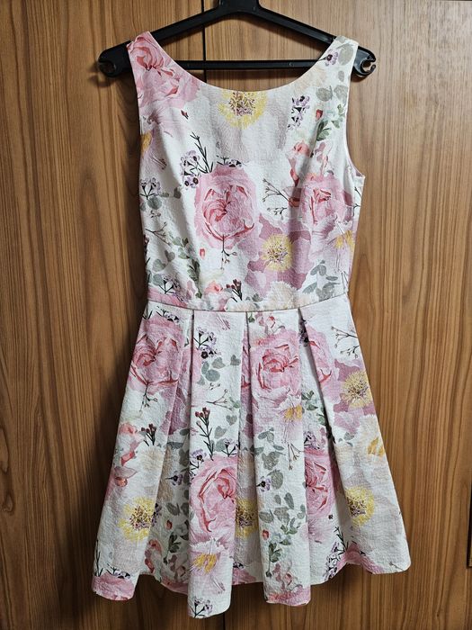 Рокля с пандела на гърба Junona